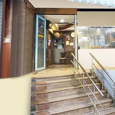 Super Hotel O Padmavathi Puram Near Railway Station ティルパティ エクステリア 写真