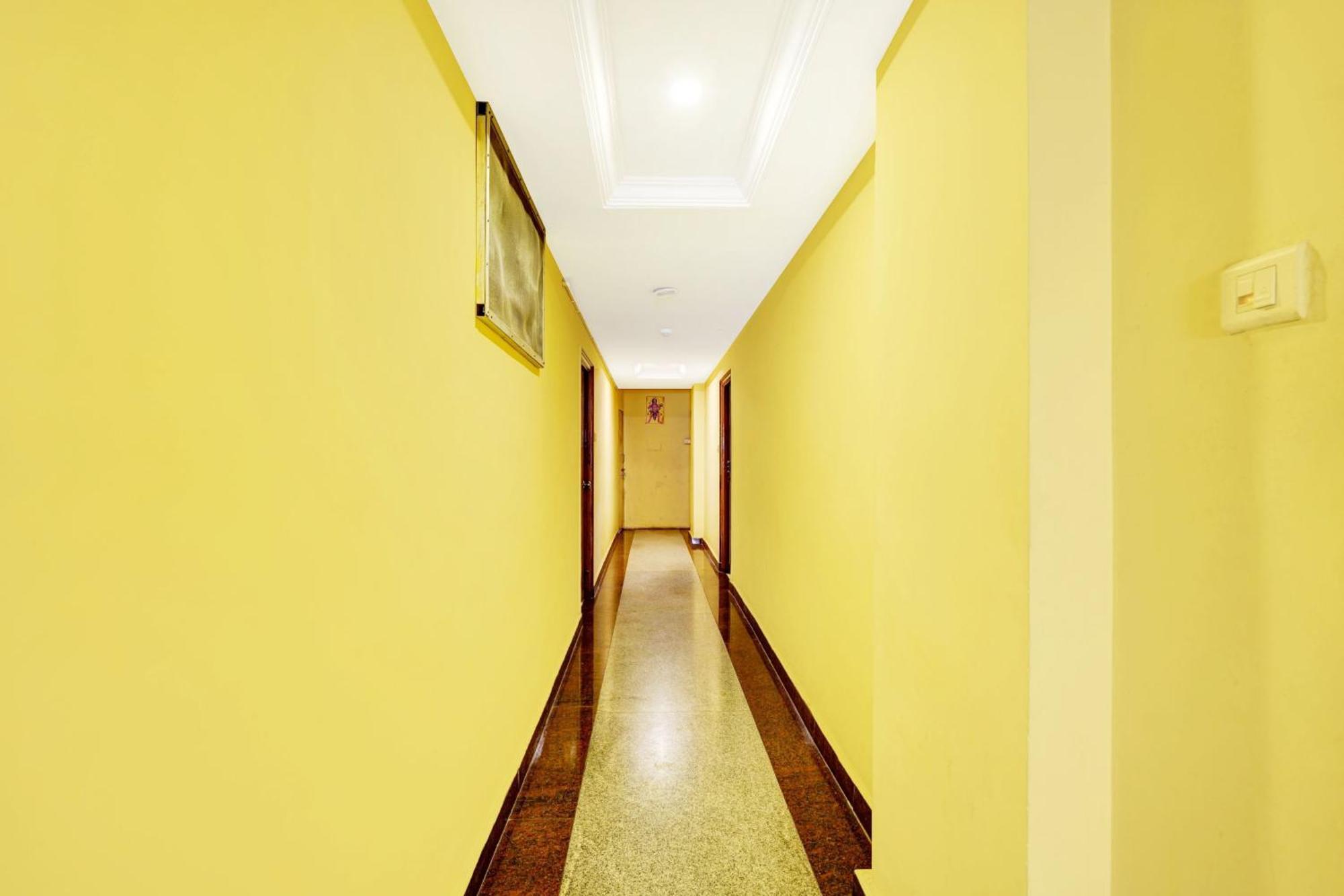 Super Hotel O Padmavathi Puram Near Railway Station ティルパティ エクステリア 写真