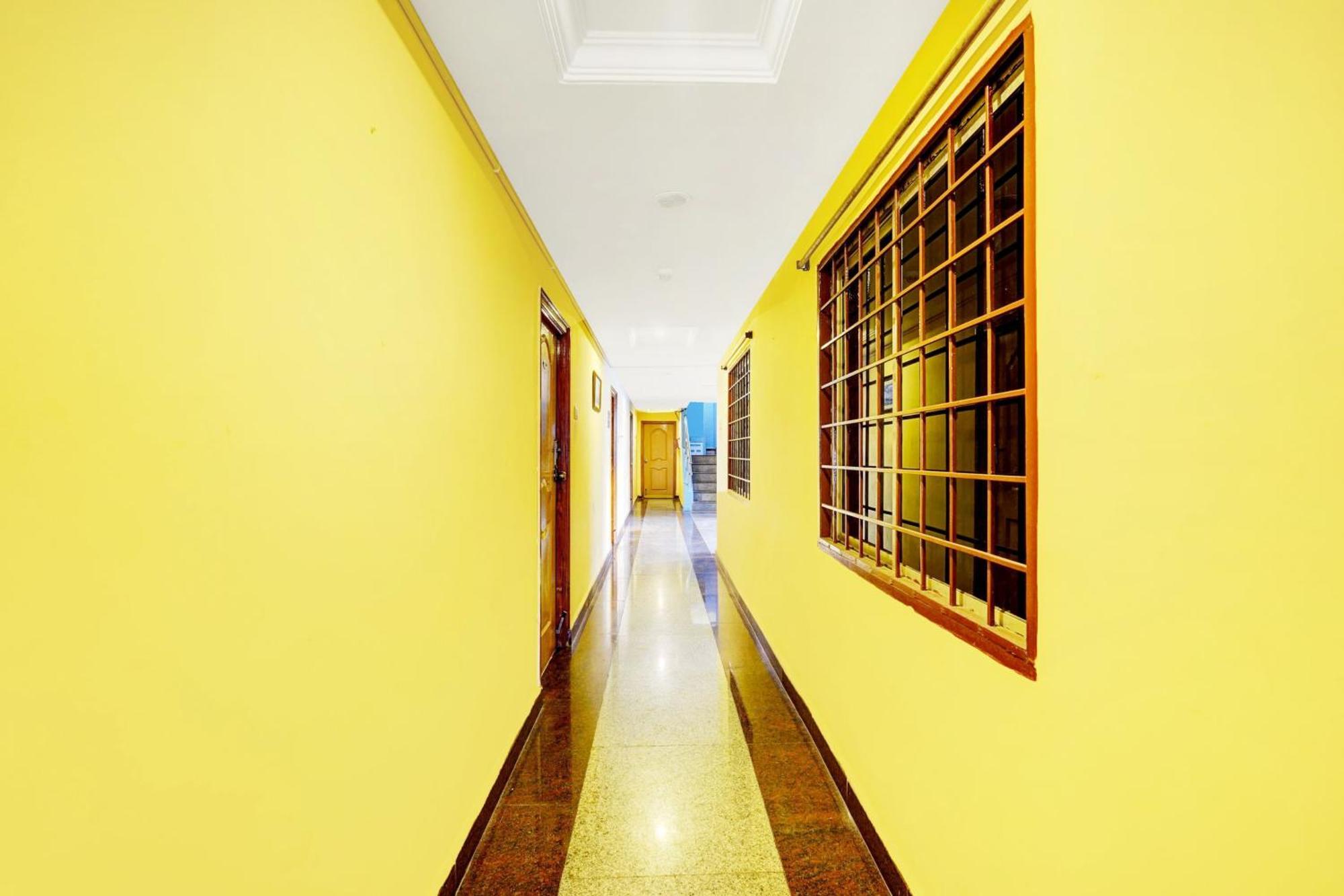 Super Hotel O Padmavathi Puram Near Railway Station ティルパティ エクステリア 写真