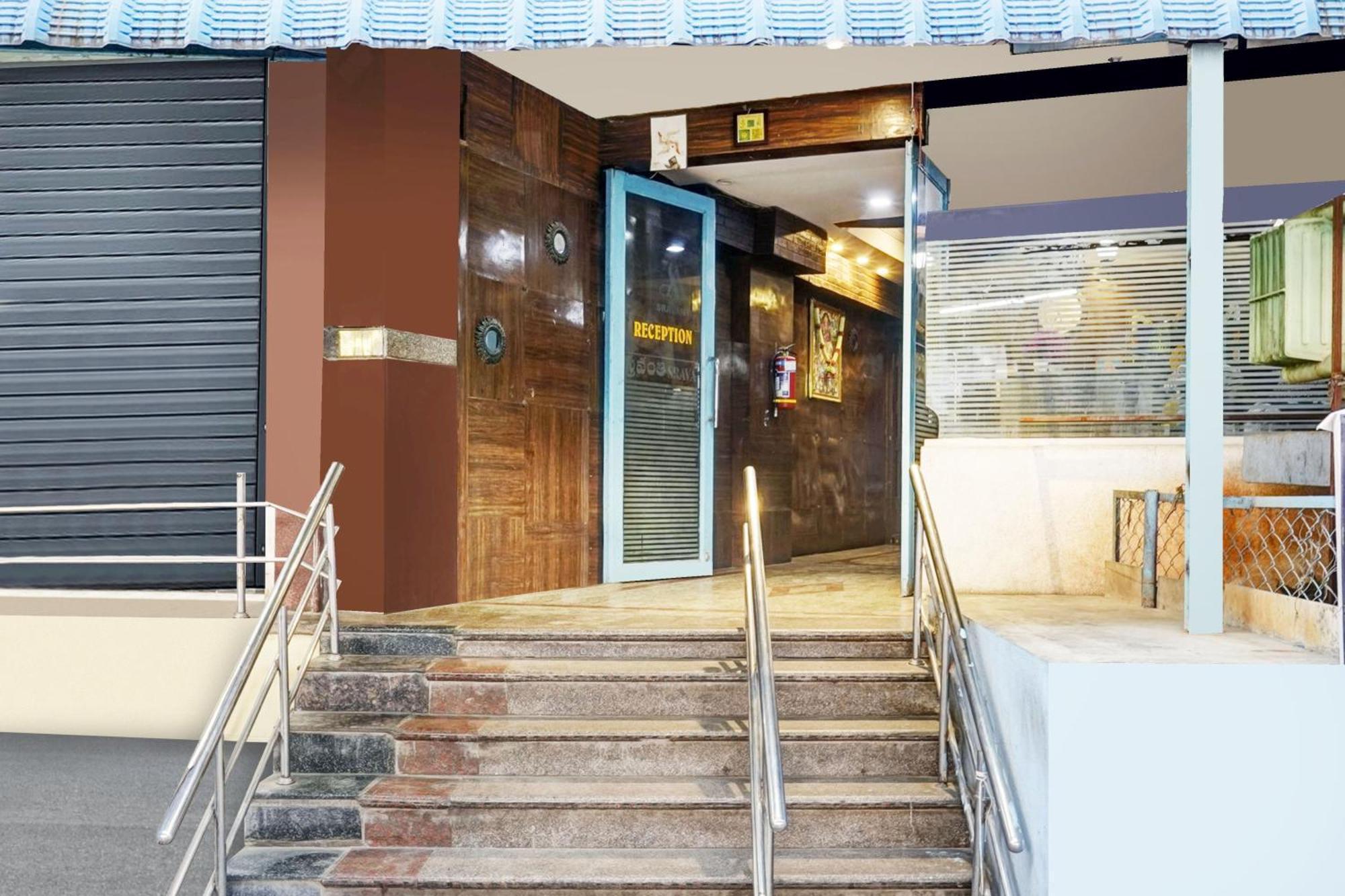 Super Hotel O Padmavathi Puram Near Railway Station ティルパティ エクステリア 写真